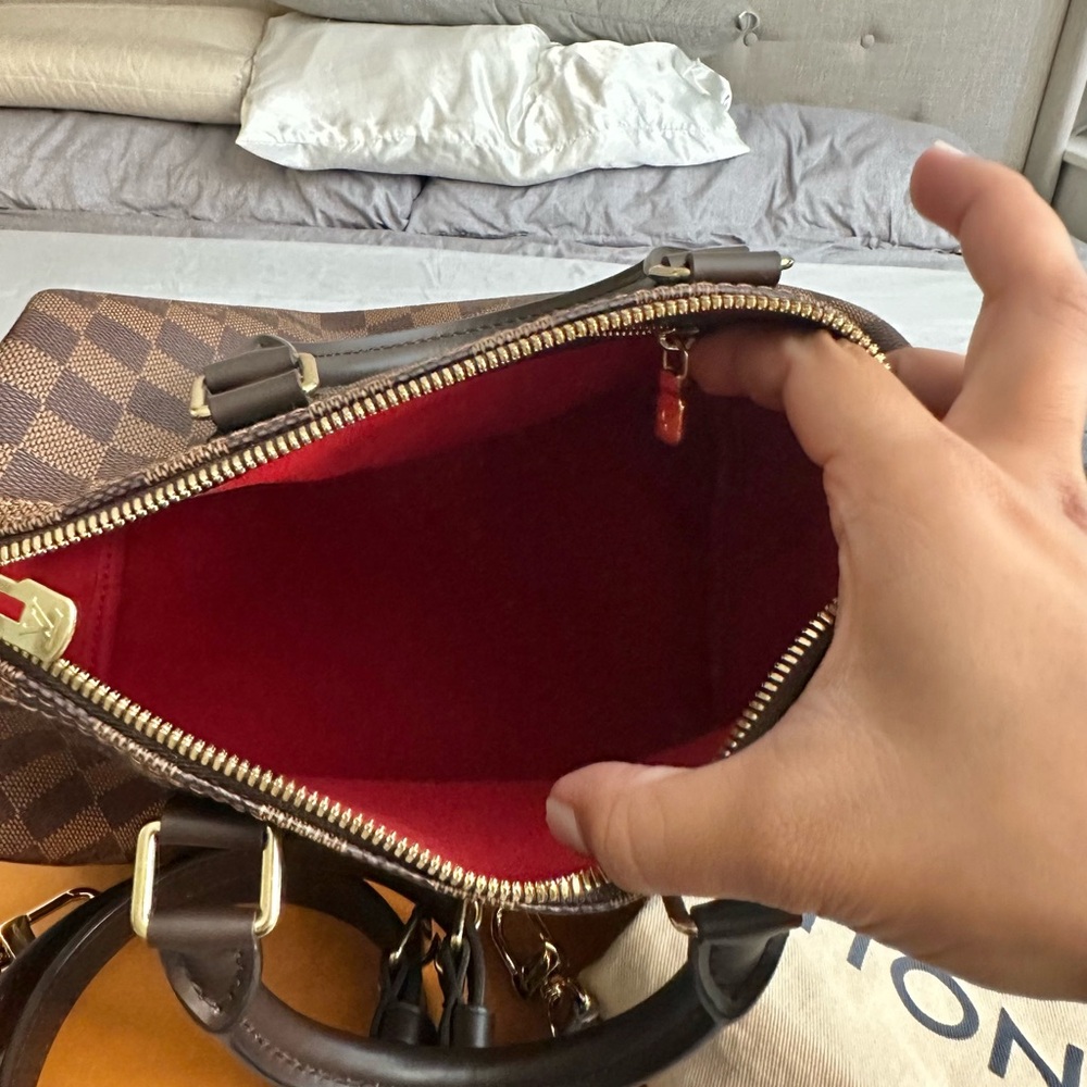 Louis Vuitton Brown Satchel with Iconic Checkered Design - Picture 3 of 8